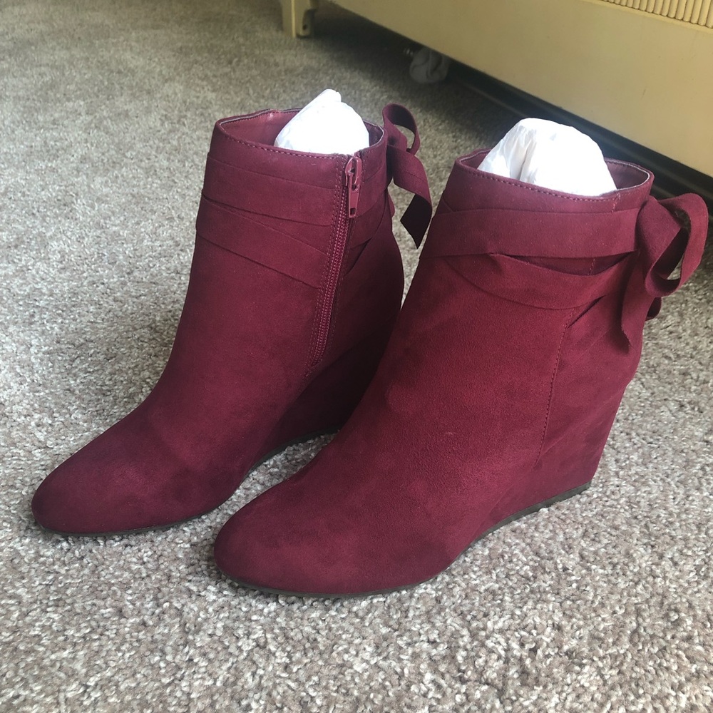 BRAND NEW JustFab Women’s Cranberry Wedge Heels